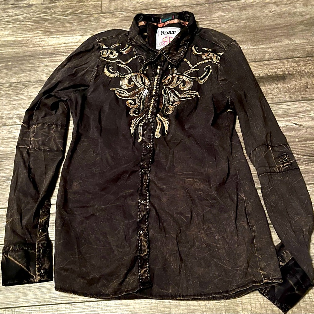 Roar women’s Brown Western shirt with snap closure